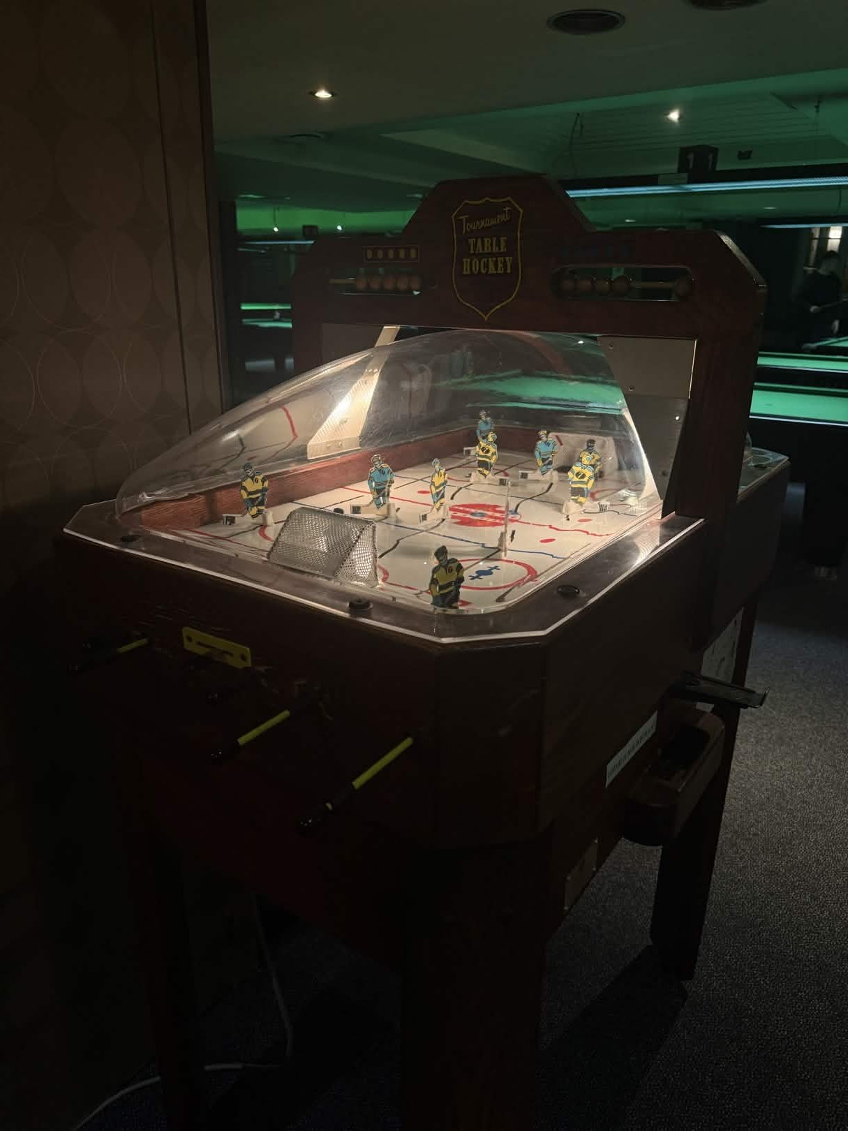 Vintage pöytäjääkiekko Baribalissa